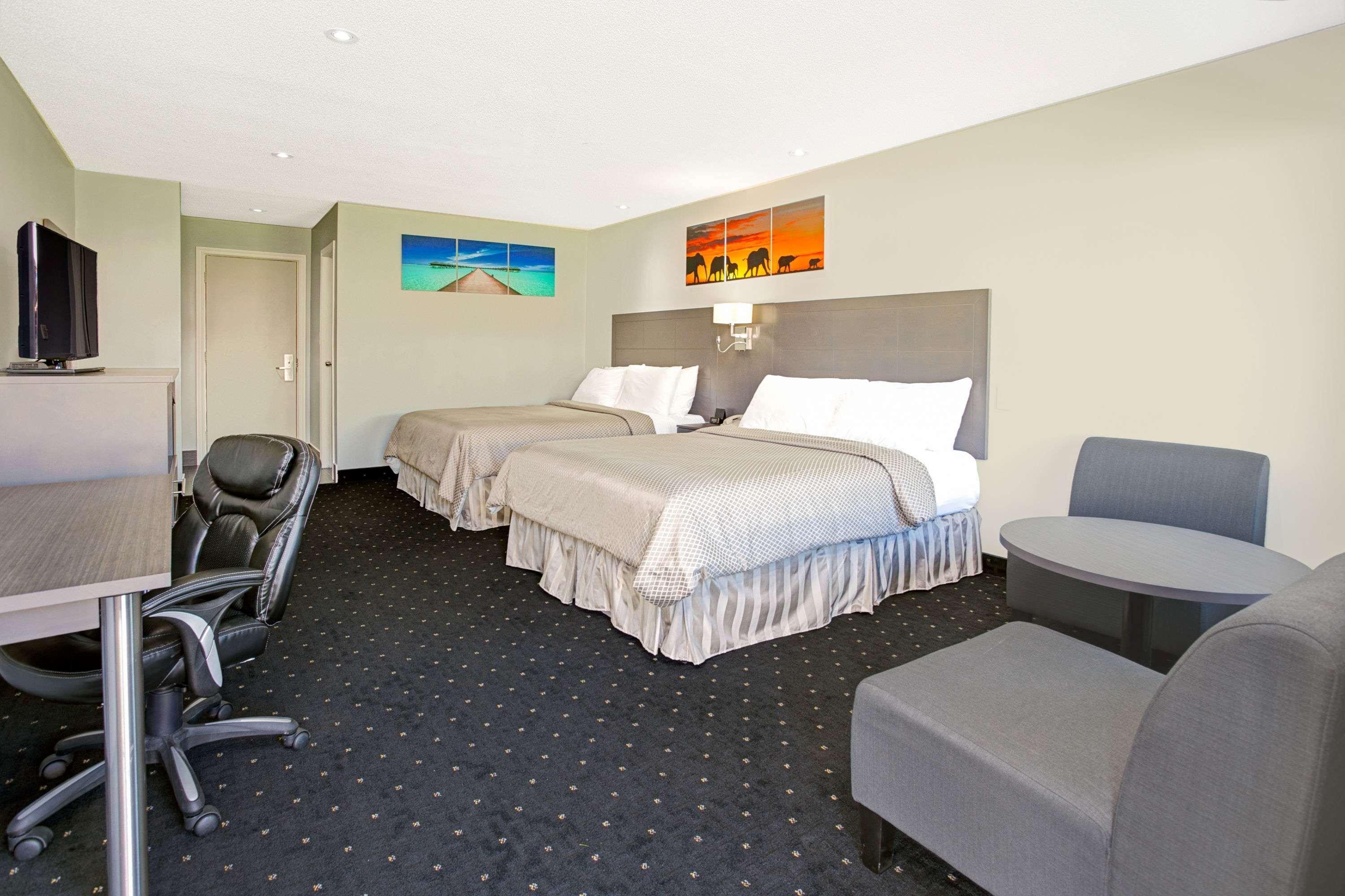 Howard Johnson By Wyndham Gananoque Εξωτερικό φωτογραφία