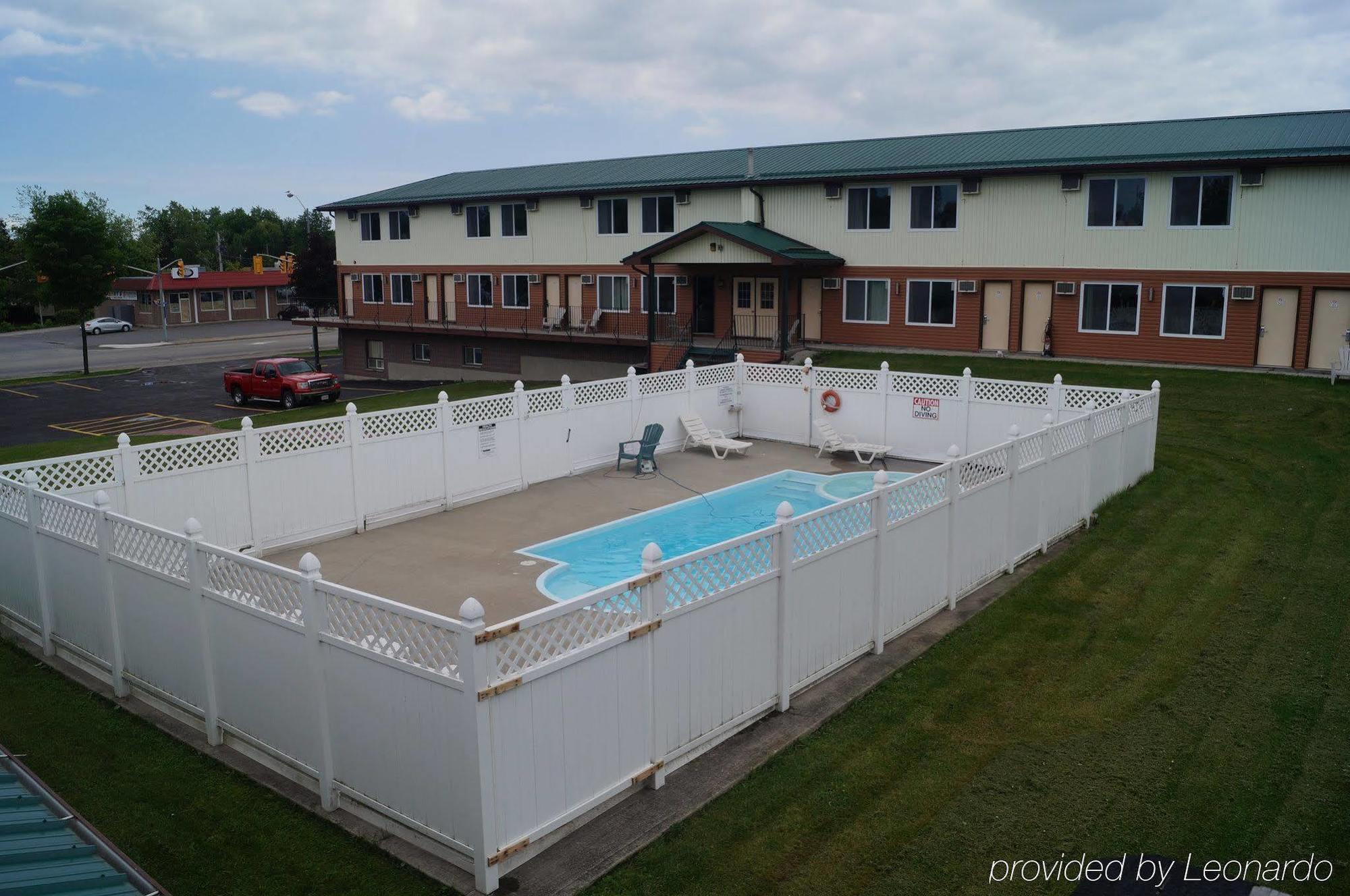 Howard Johnson By Wyndham Gananoque Εξωτερικό φωτογραφία