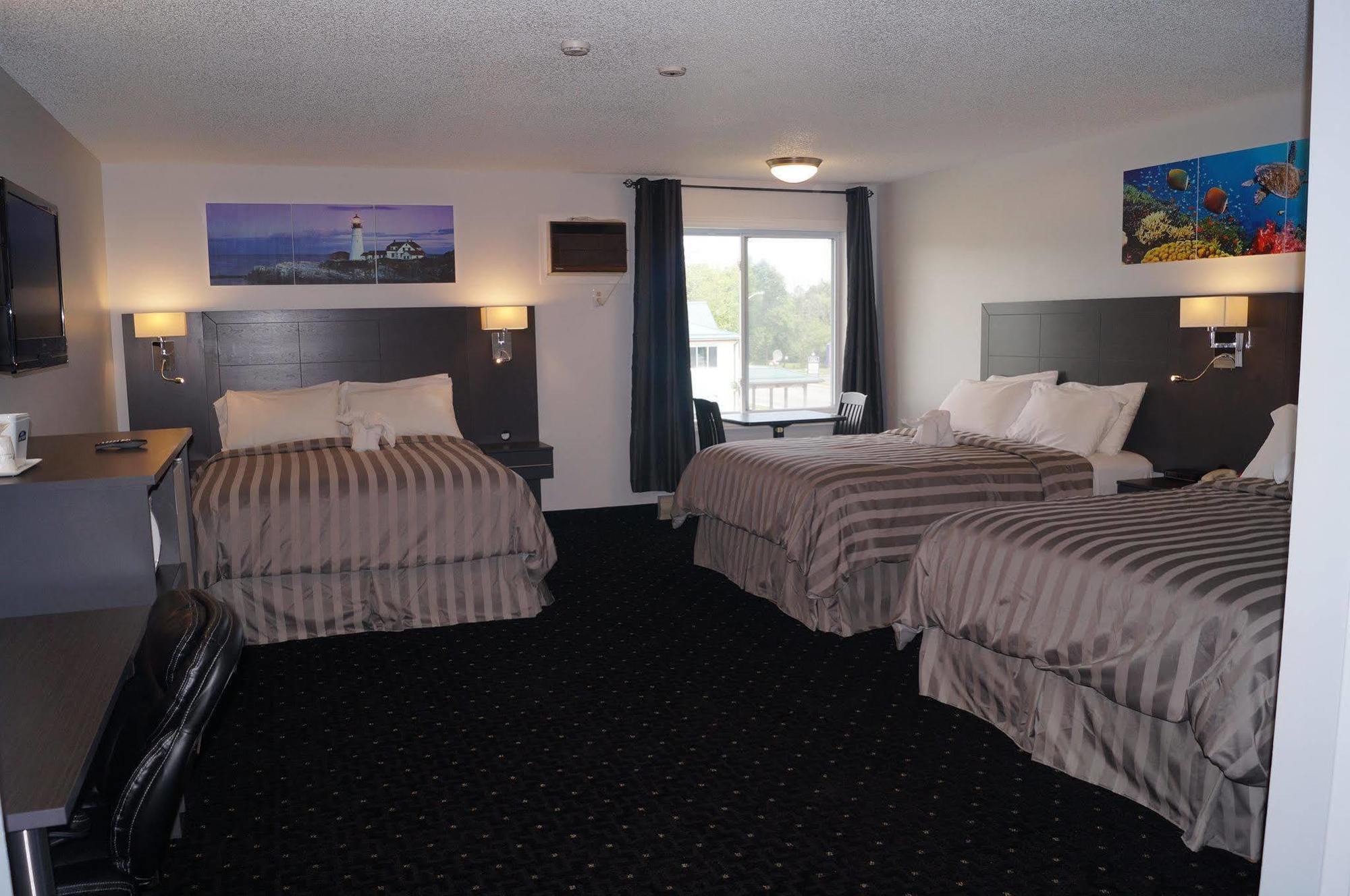 Howard Johnson By Wyndham Gananoque Εξωτερικό φωτογραφία