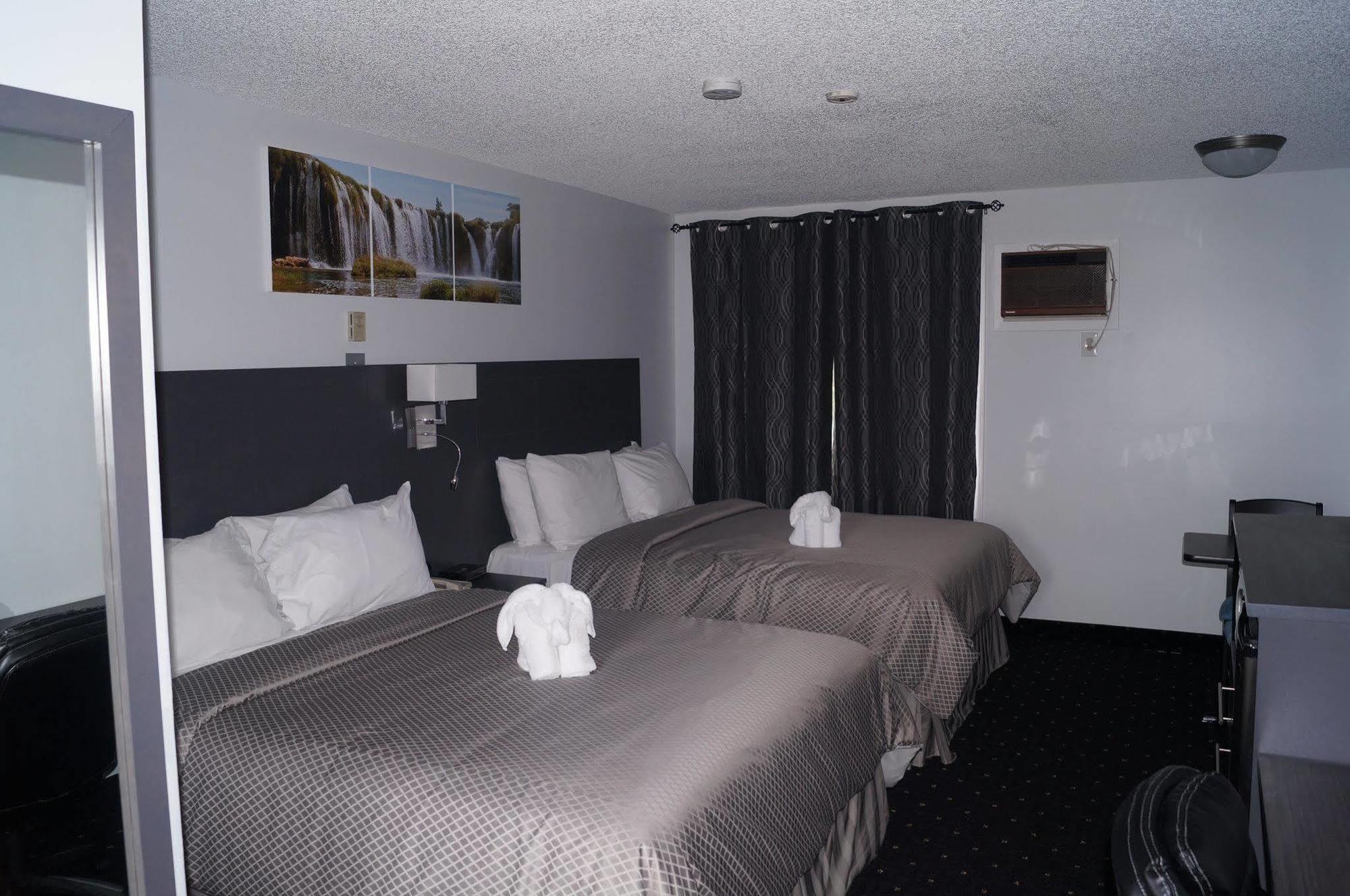 Howard Johnson By Wyndham Gananoque Εξωτερικό φωτογραφία